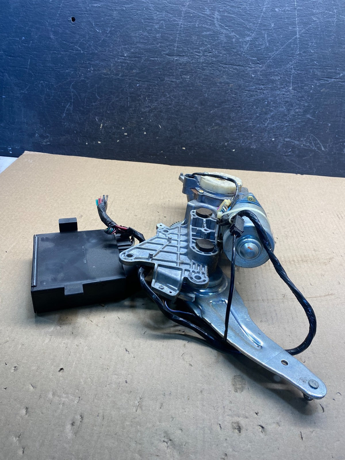 2007 - 2014 Escalade Tahoe Power Lift Gate Motor Tailgate Hatch AH4649 DG2