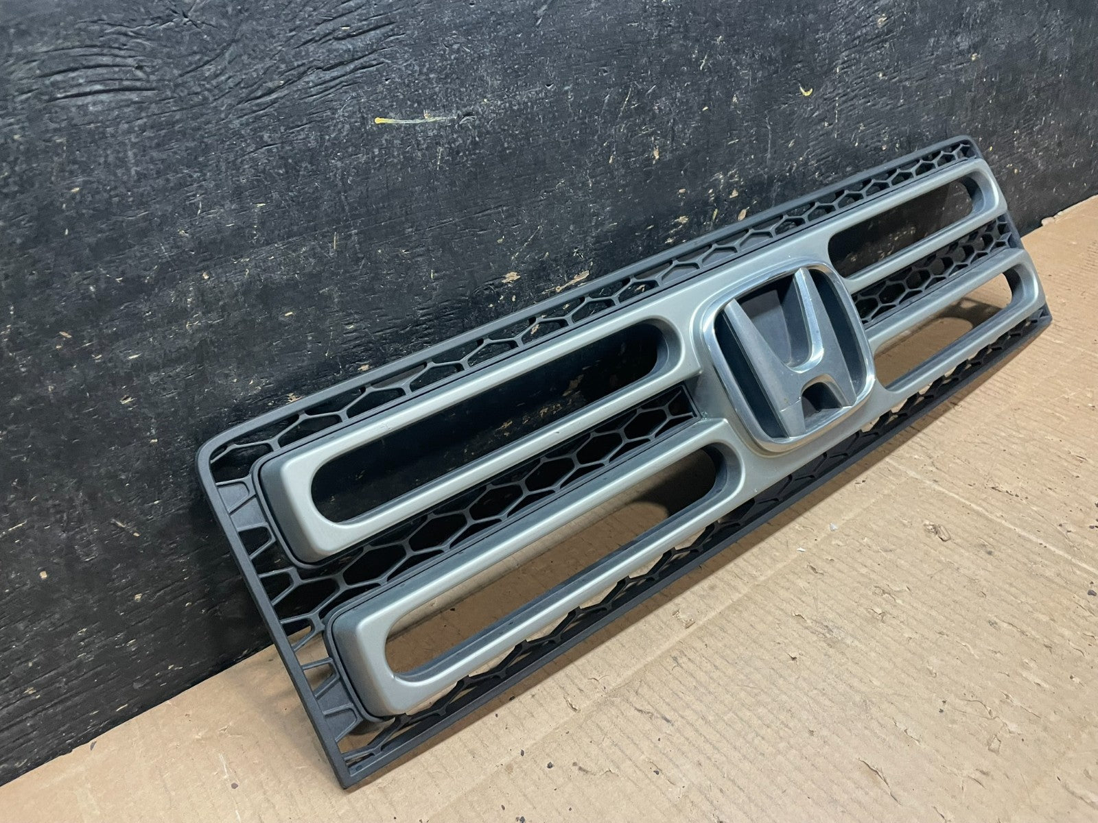 2006 to 2008 Honda Ridgeline Front Upper Grille Grill OEM Y1889 DG1