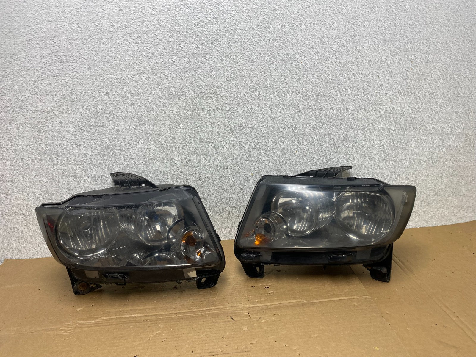 2011-2013 Jeep Grand Cherokee Left+Right Halogen Headlights AD3880 DW0