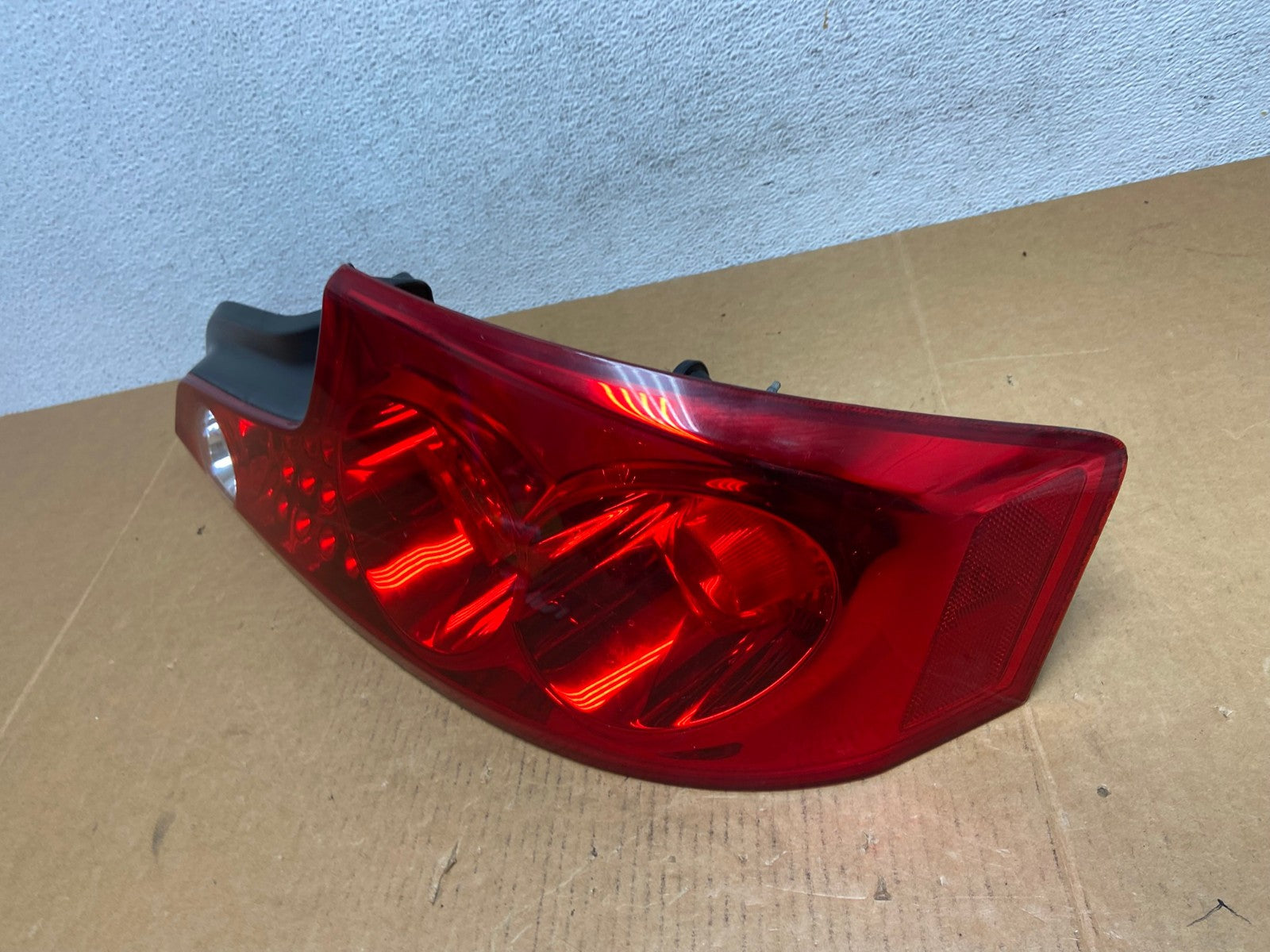 2003 - 2005 Infiniti G35 Coupe Right Passenger Rh Outer Tail Light AD9212 LK1