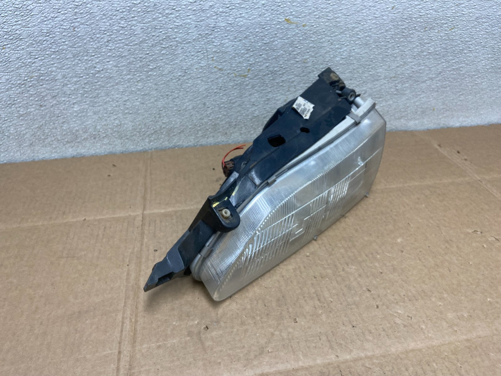 1993 to 1997 Toyota Corolla Left Driver LH Side Headlight Y8477 DW2