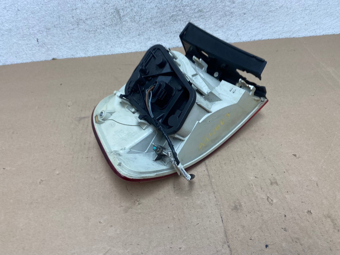 2004-2007 Volkswagen Touareg Right Passenger Side Rh Tail Light AG4603 LK6