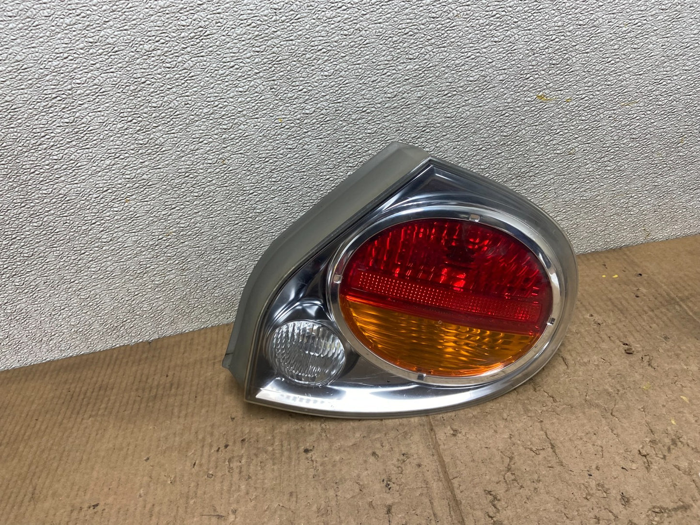 2002 2003 Nissan Maxima Right Passenger RH Side Tail Light AA7128 DW0