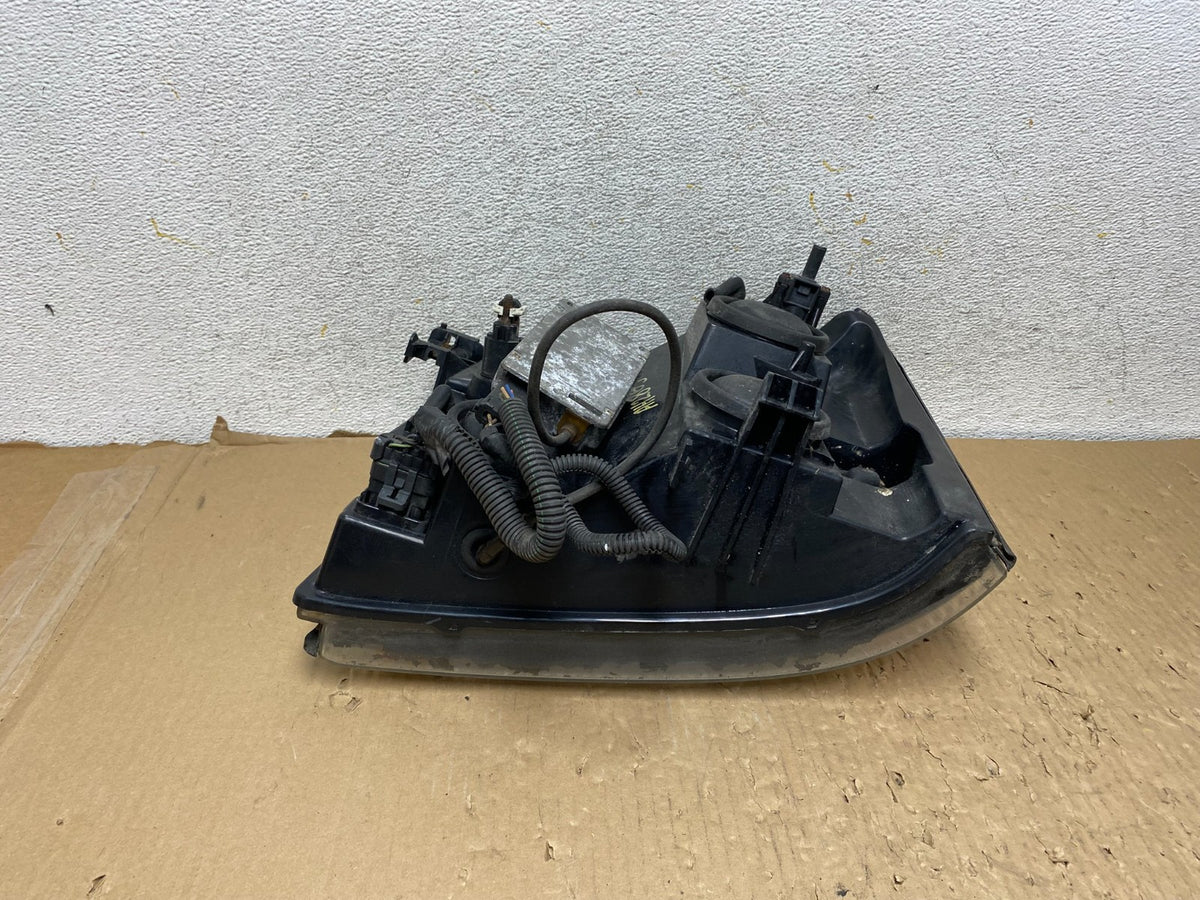 2002-2006 Cadillac Escalade Right Passenger Side Xenon HID Headlight AH28655
