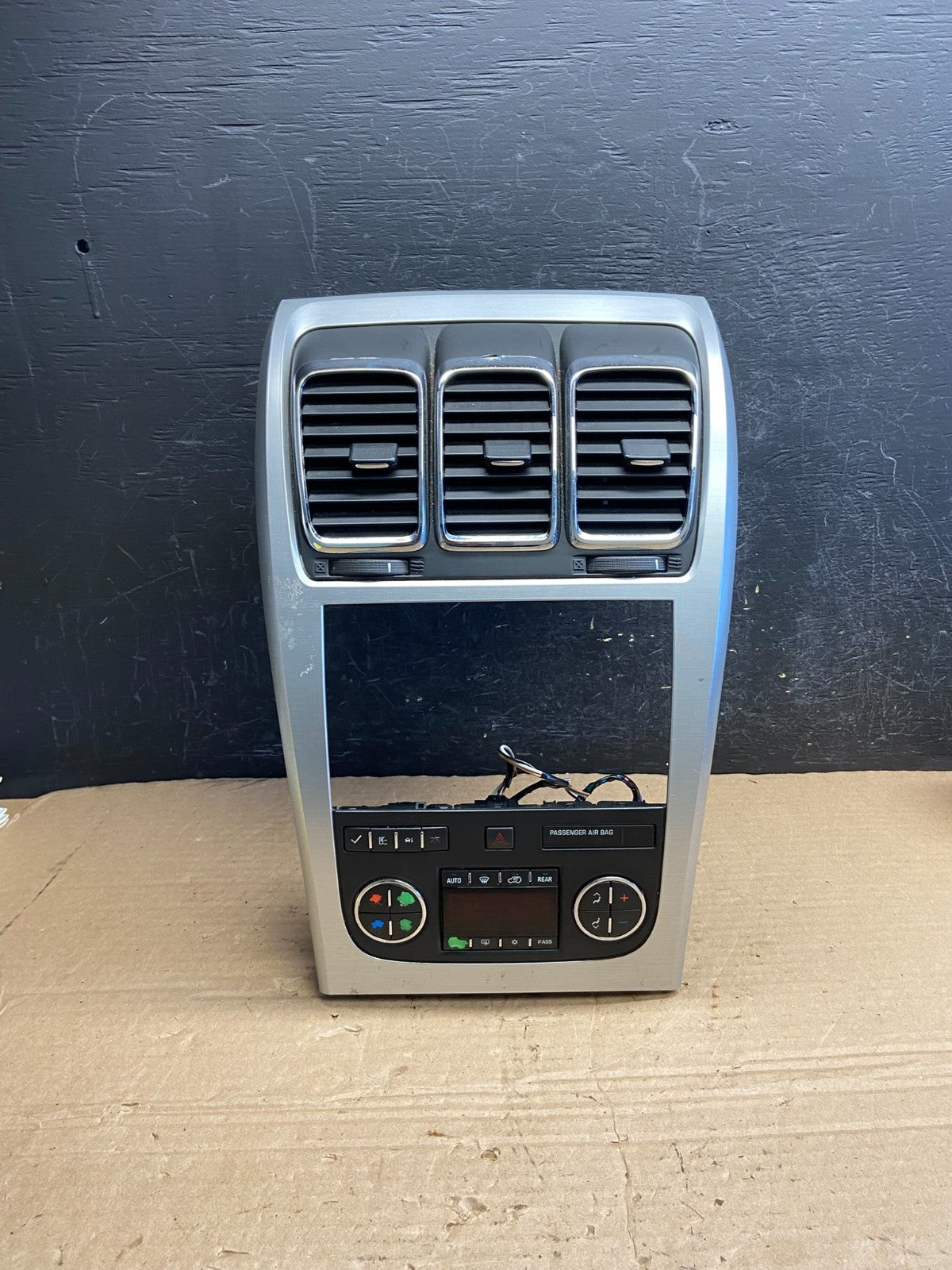 2007 - 2012 GMC Acadia A/C Heater Climate Control Radio Panel Bezel OE AF2067 DW0