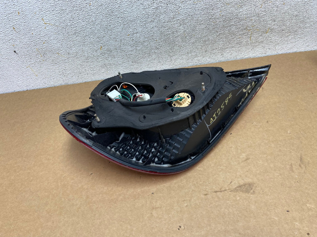 2002 2003 2004 Toyota Camry Tail Light Right Passenger Rh Side AI2585 LK4