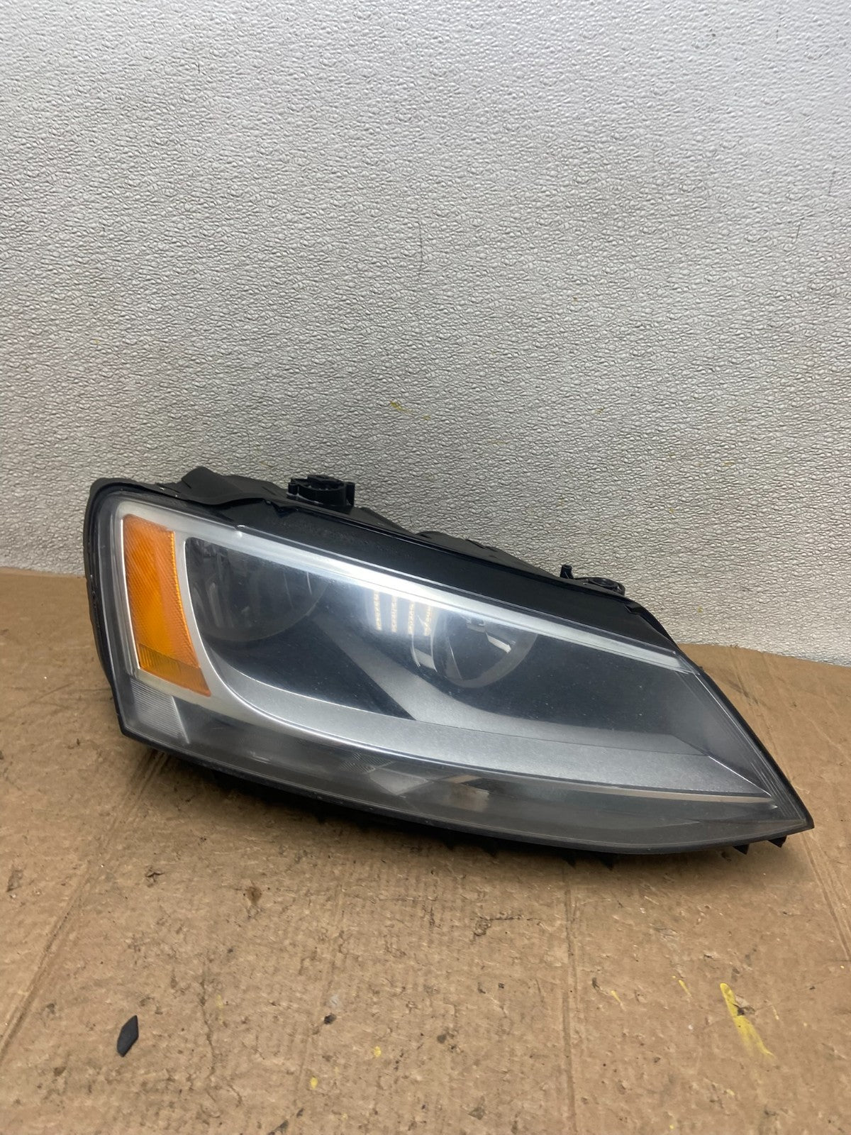 2011 to 2014 Volkswagen Jetta Right Passenger RH Headlight Halogen AA36090