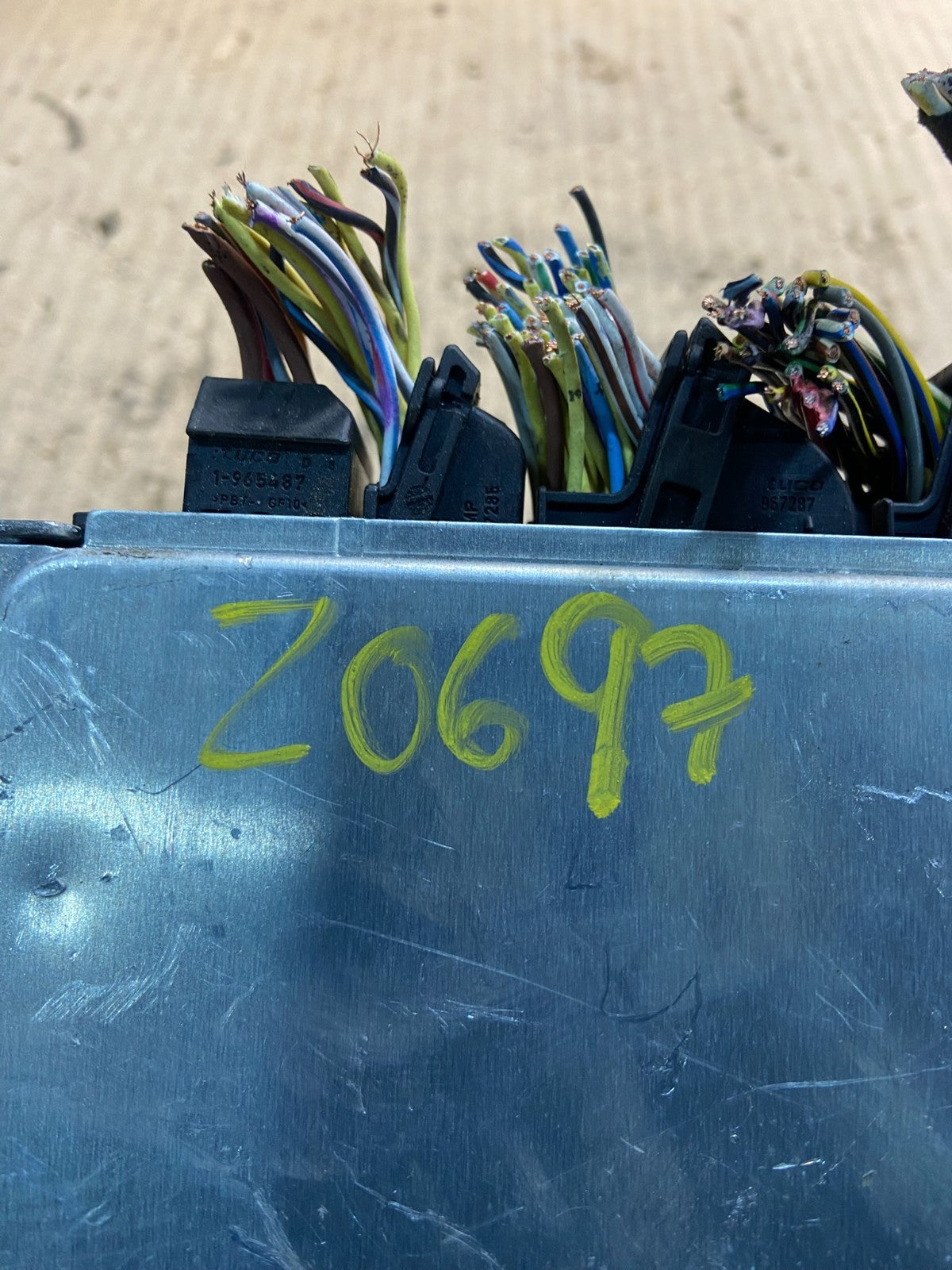 2006 to 2007 Bmw 550i 750i Engine Computer ECU Control Module ECM Z0697 DG4
