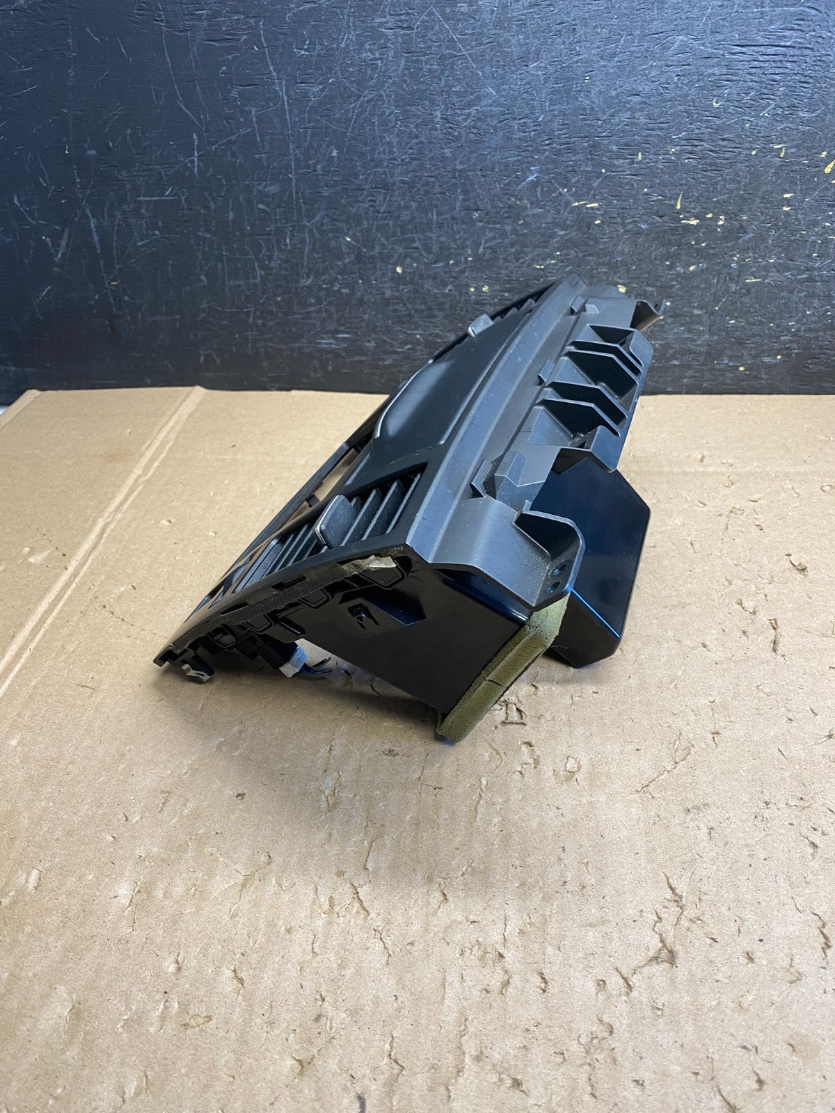2007 to 2012 Nissan Versa Center Vent Dash Radio Trim Bezel AJ1562 DG2