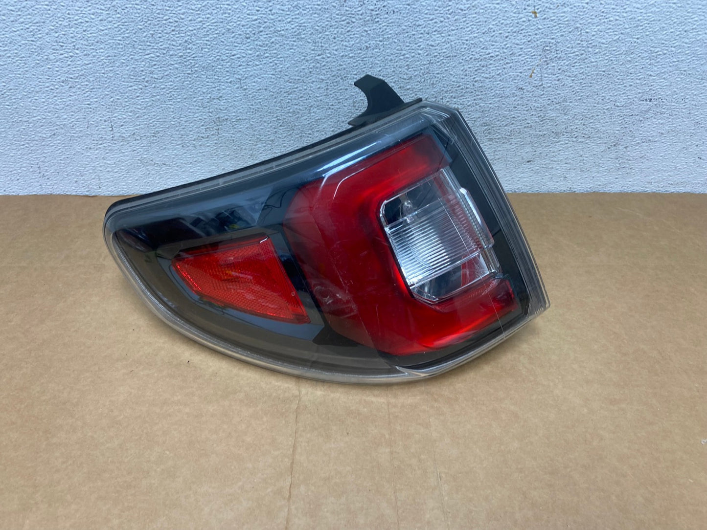 2013 to 2016 GMC Acadia Left Driver LH Side Tail Light AD4408 LK0
