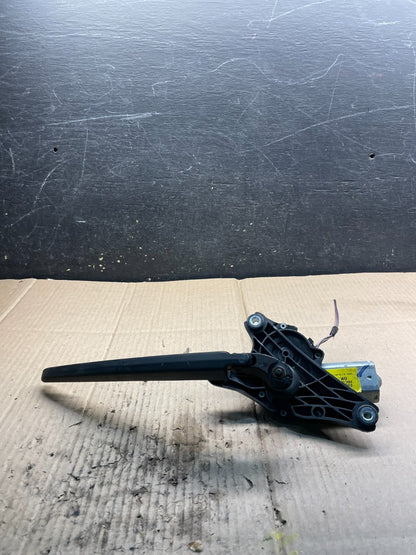 2007 to 2013 BMW X5 E70 Rear Windshield Wiper Motor OEM X3969 DG3