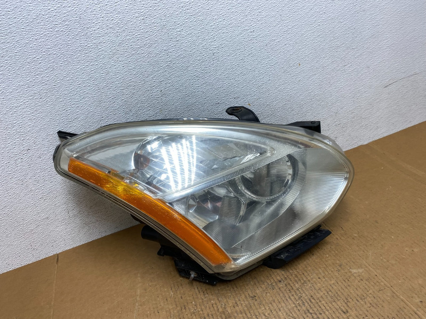 2009-2013 Nissan Rogue Right Passenger Xenon HID Headlight AE1168 DW2