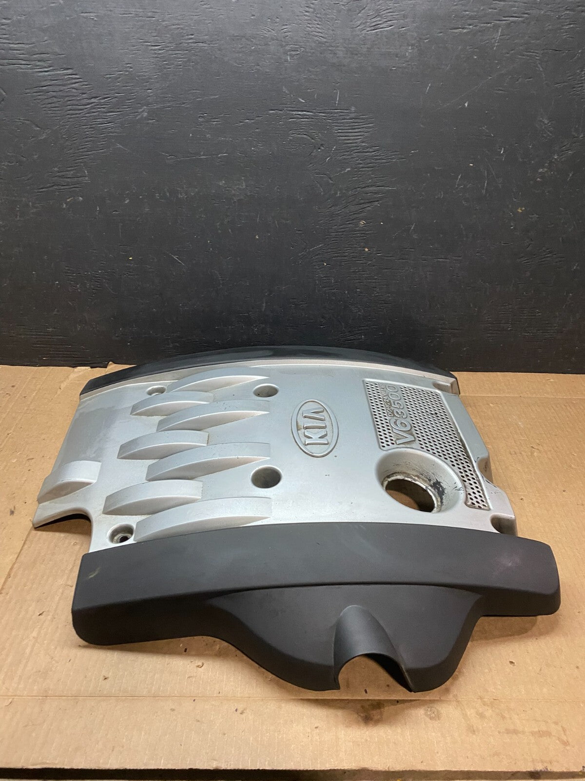 2002 to 2005 Kia Sedona V6 3.5L Engine Motor Cover  G5786 DG1 Oem3