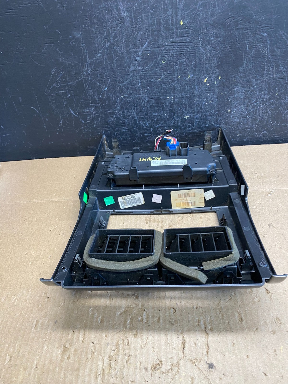 2008 to 2012 Jeep Liberty Dash Climate Temperature Control Radio Bezel AC9141 DG4