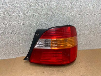 2001 - 2005 Lexus Gs300 Gs400 Gs430 Right Passenger Side Tail Light Oem Z7748 PS0