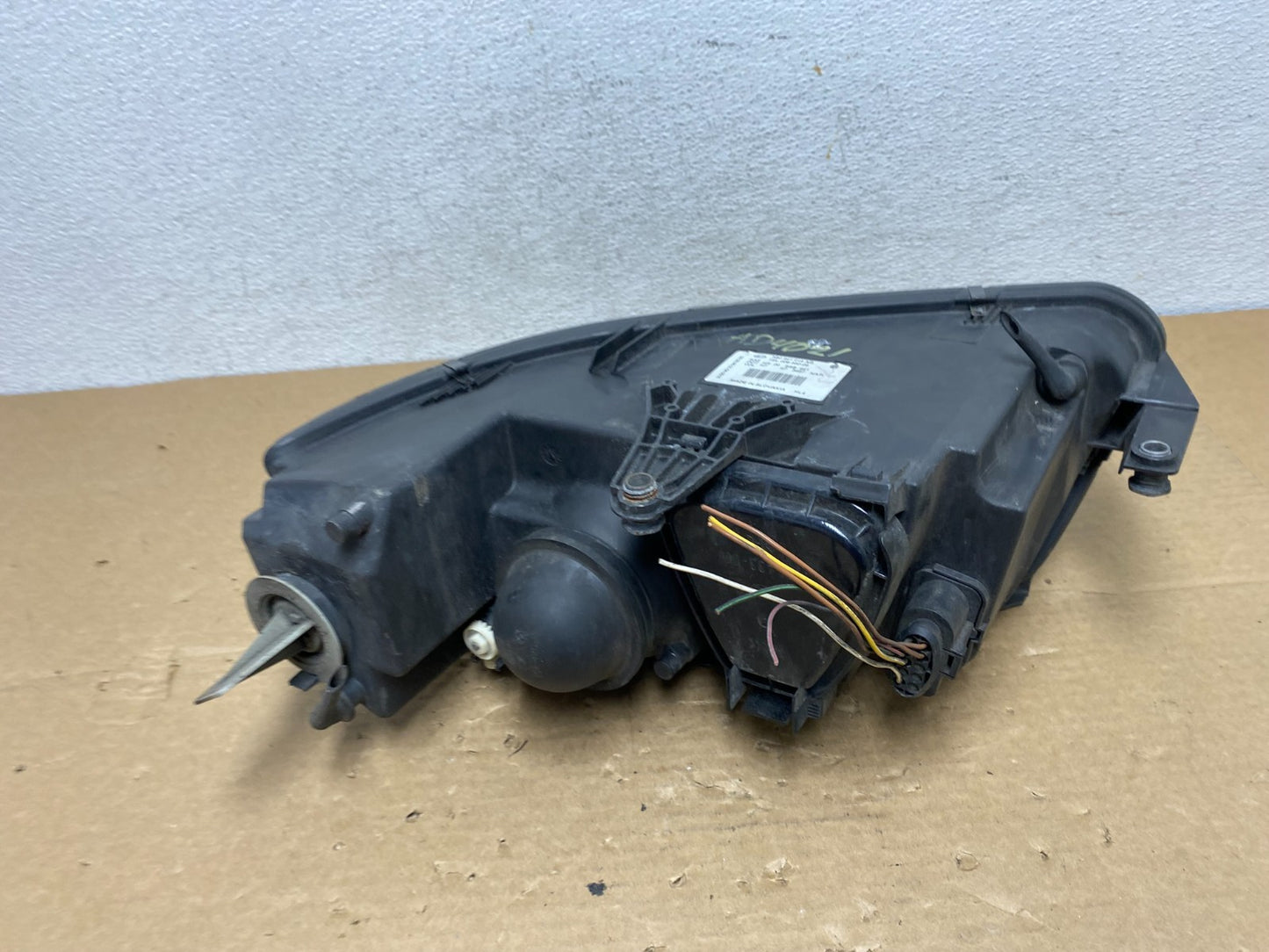 2001-2005 Volkswagen Passat Right RH Halogen Headlight AD4021 DW6