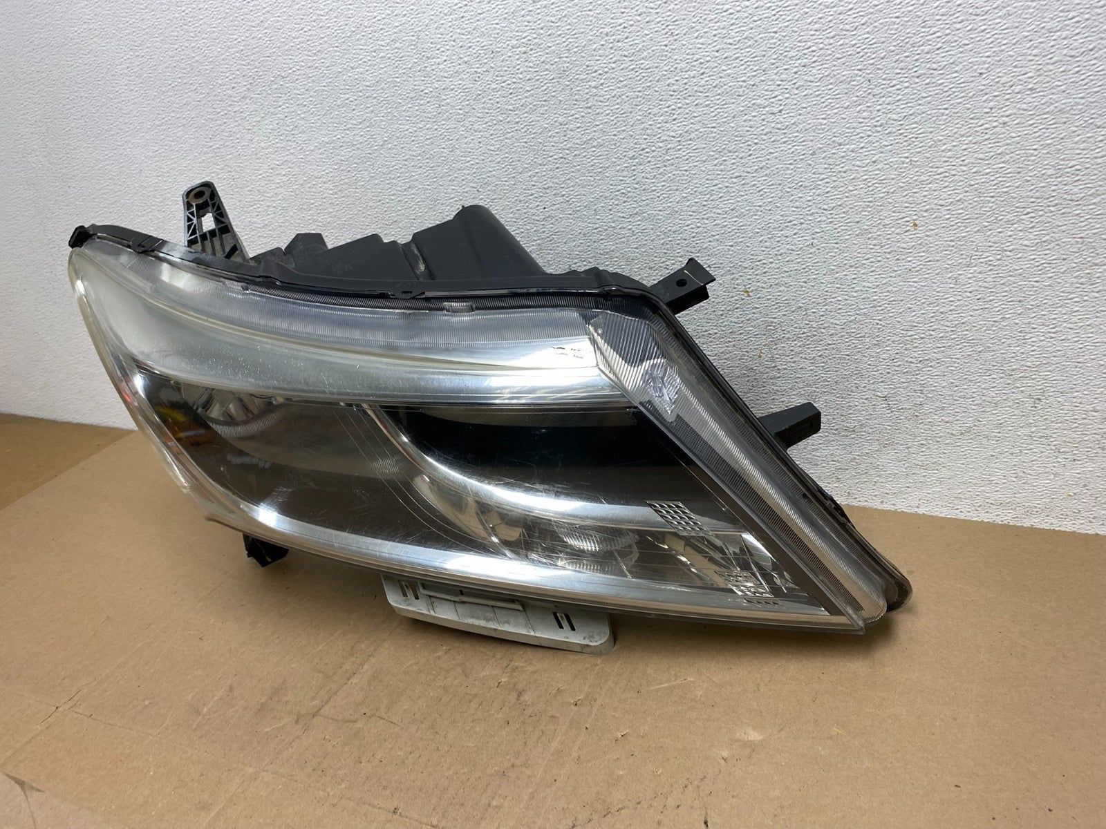 2013 to 2016 Nissan Pathfinder Right Passenger RH Side Headlight AE6706 DW1