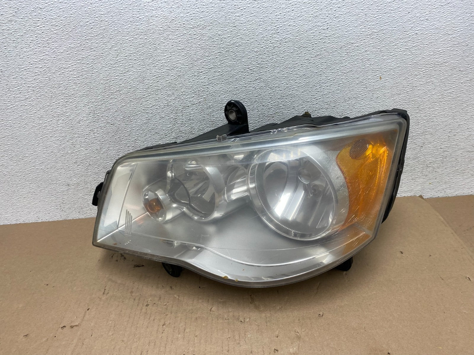 2008 to 2016 Chrysler Town and Country Left Driver Lh Side Headlight AG6689 DW0