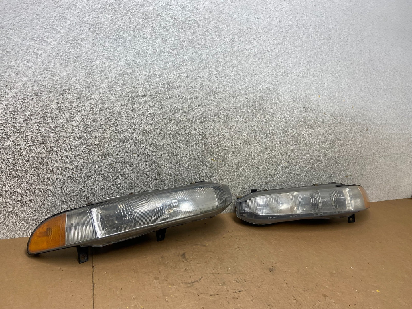 1997 to 1998 Mitsubishi Galant Left+Right Set Headlights Halogen Oem z7637 DG2