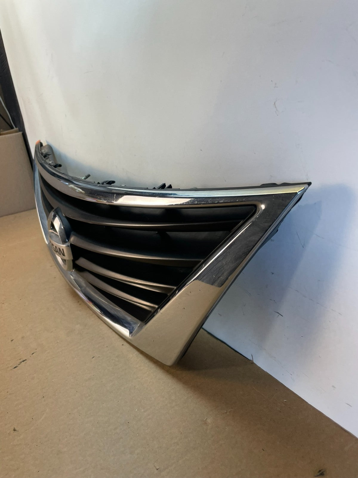 2012-2014 Nissan Versa Sedan (2nd gen) Front Upper Grill Grille AH0403 DG1