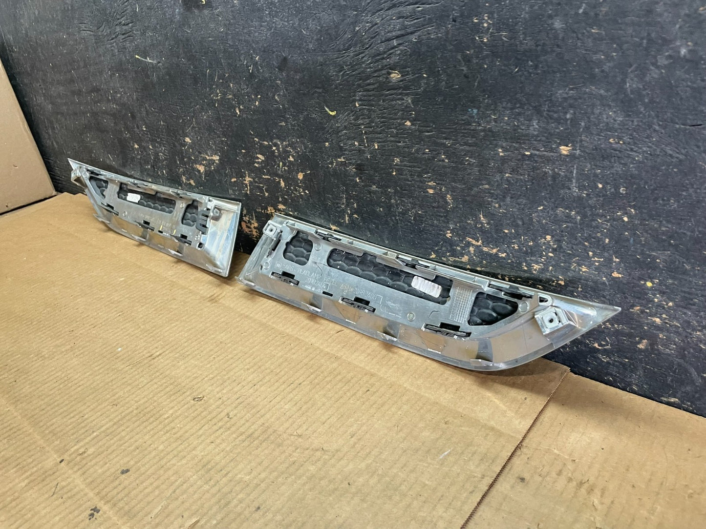 2013 2014 2015 GMC Acadia Front Left+Right Set Grille Bezel Bumper Oem AA9203 DG6