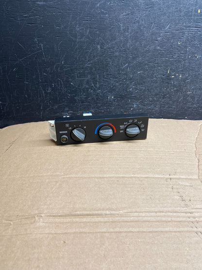 2001 - 2007 GMC Chevrolet Express 1500 Climate Control A/C AF1836 DG0
