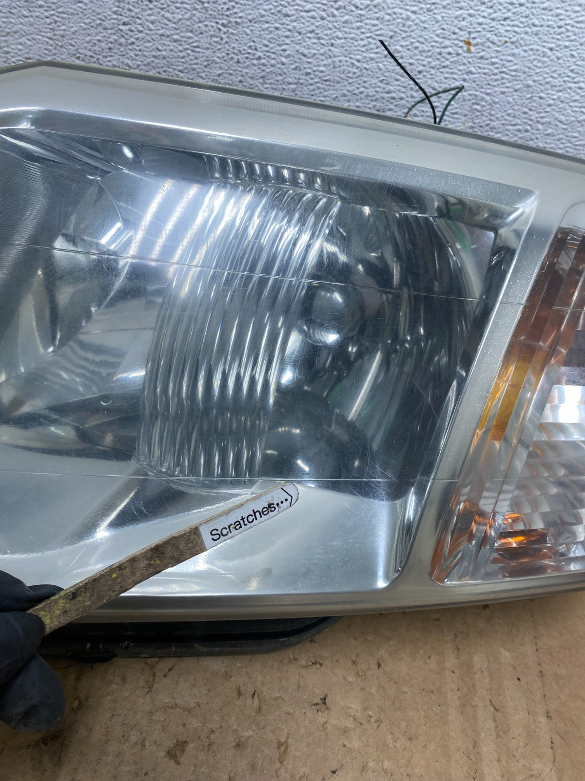 2004 - 2008 Mitsubishi Endeavor Headlight Left Driver Lh Side AD3302 DW3
