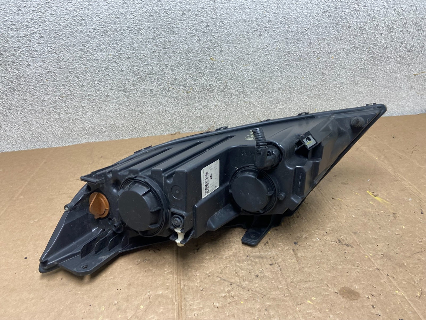 2011 to 2013 Kia Sorento Right Passenger RH Side Headlight Halogen Oem AA3811 DW4