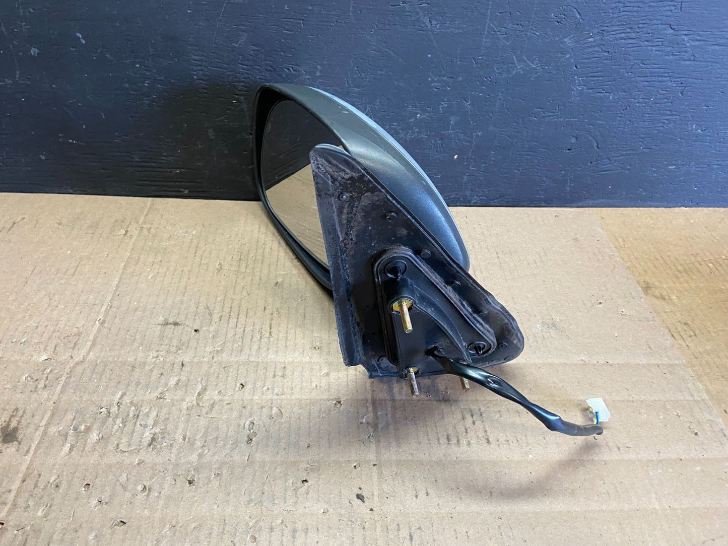 2001 to 2006 Toyota Sequoia Left Driver View Door Mirror OEM AB7751 MS4