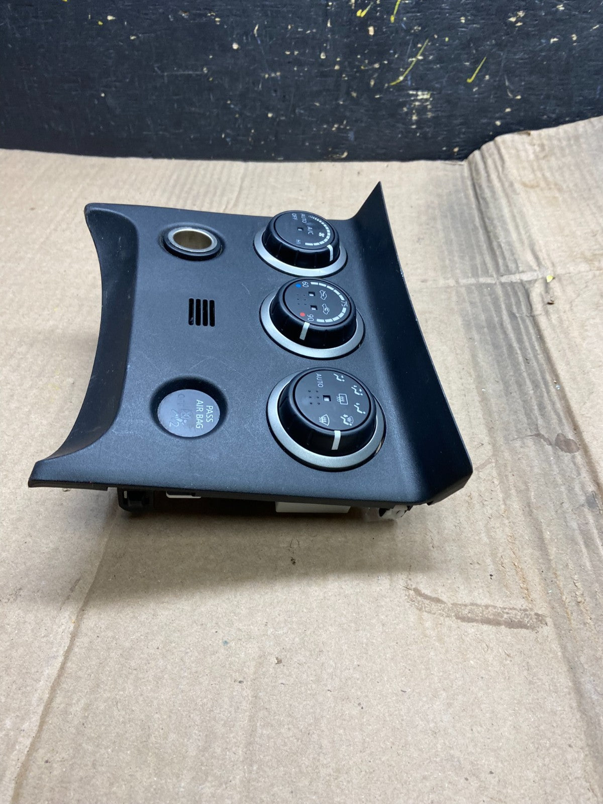 2011 to 2015 Nissan Rogue Heater Temperature AC Climate Control OEM X1728 DG3