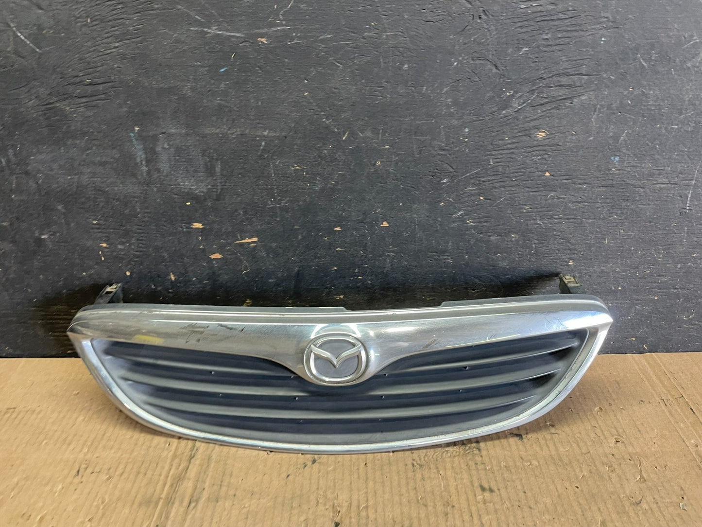 1999 Mazda 626 Front Upper Grill Grille p8438 DG0