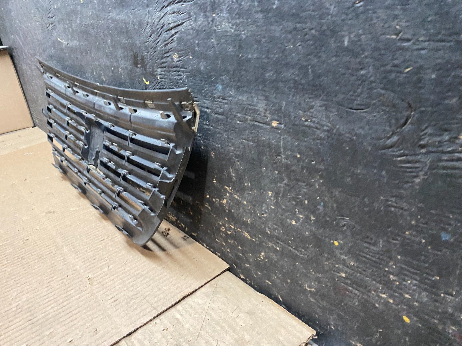 2006 2007 Saturn Vue Front Upper Grille Grill OEM W5727 DG5