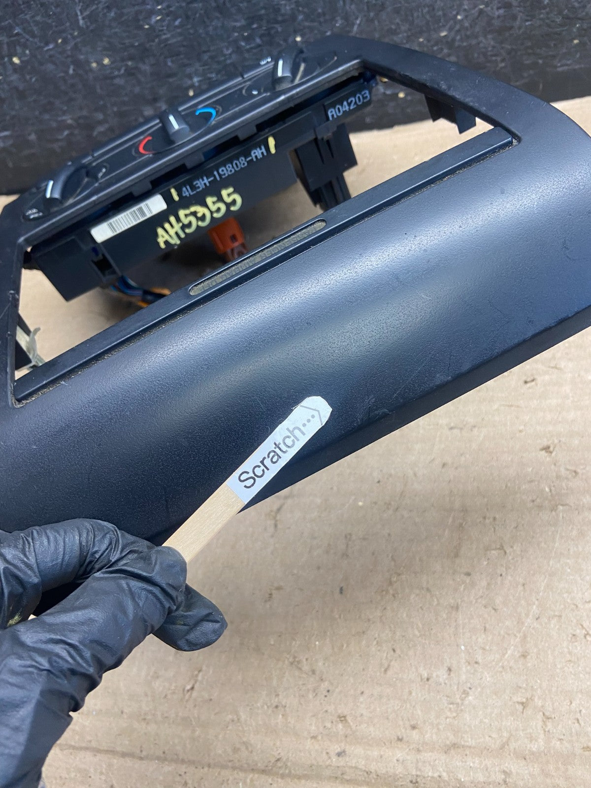 2004 to 2008 Ford F150 Radio Climate Dash Bezel Surround Black ah5355 DG3
