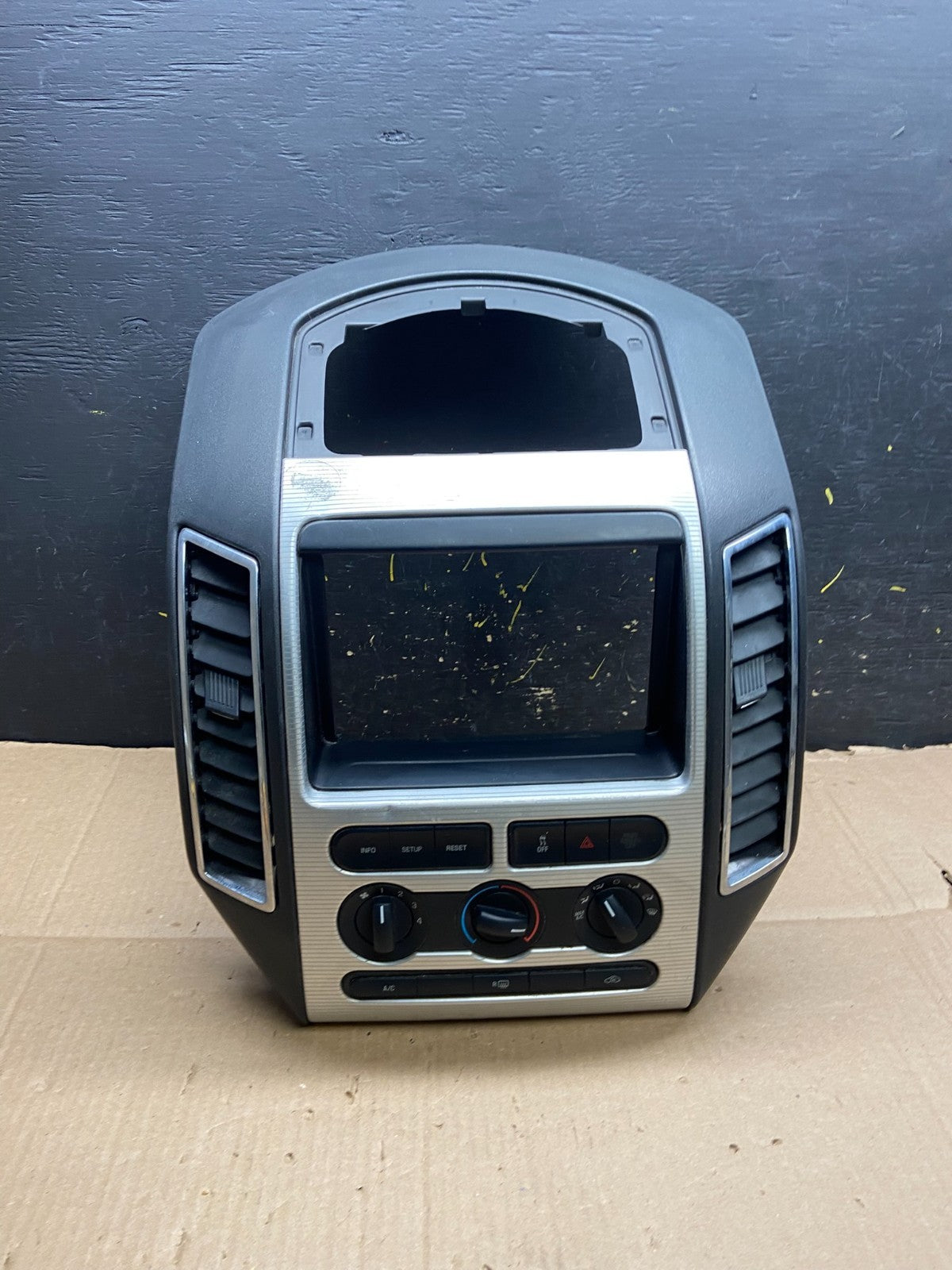 2007 - 2010 Ford Edge Heater Climate Control Radio Control Dash Bezel y2189 DG0