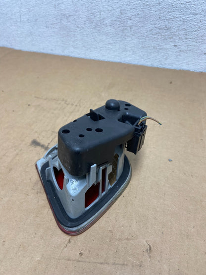 2002 - 2005 BMW 3 325i E46 Series Right Passenger Inner Tail Light AD2618 DW5