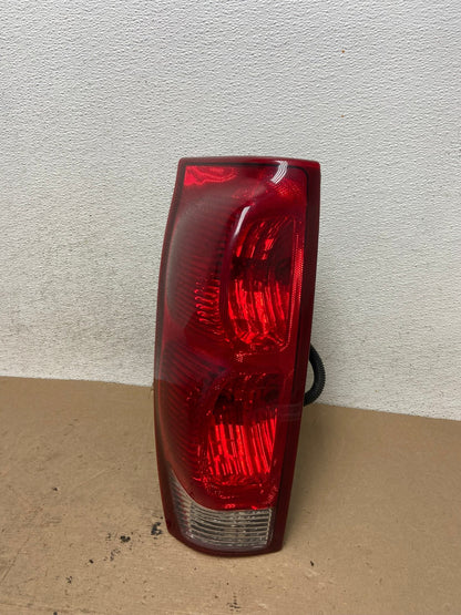 2002 to 2006 Chevrolet Avalanche Left Driver LH Tail Light AF5001 LK0