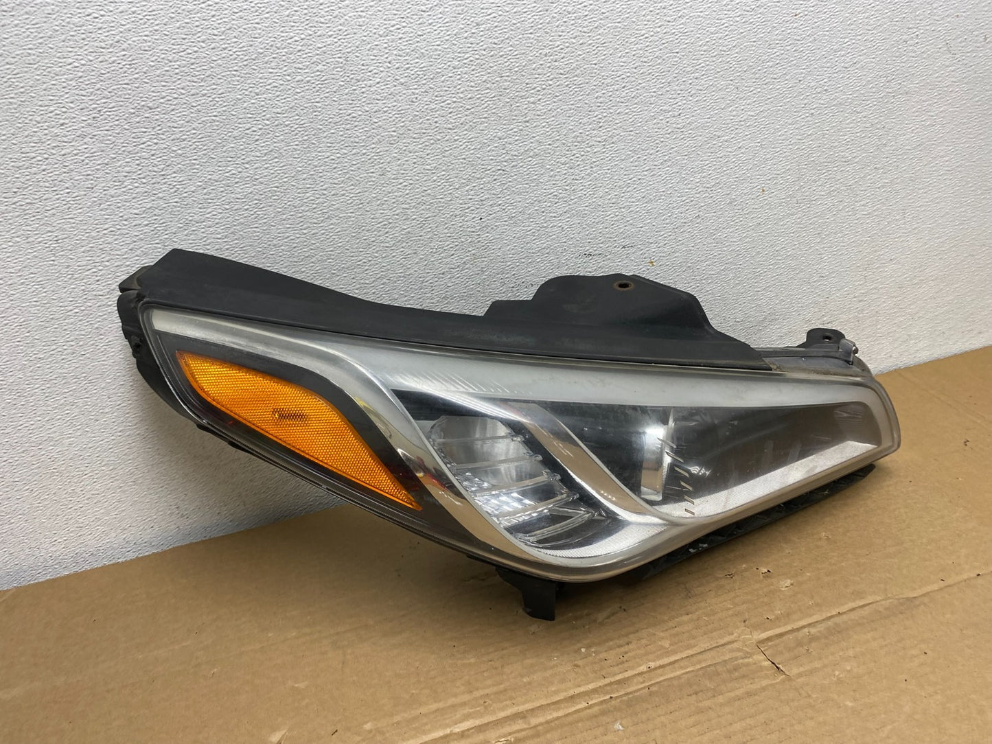 2015-2017 Hyundai Sonata Right Passenger RH Side Halogen Headlight AD3827 DW2