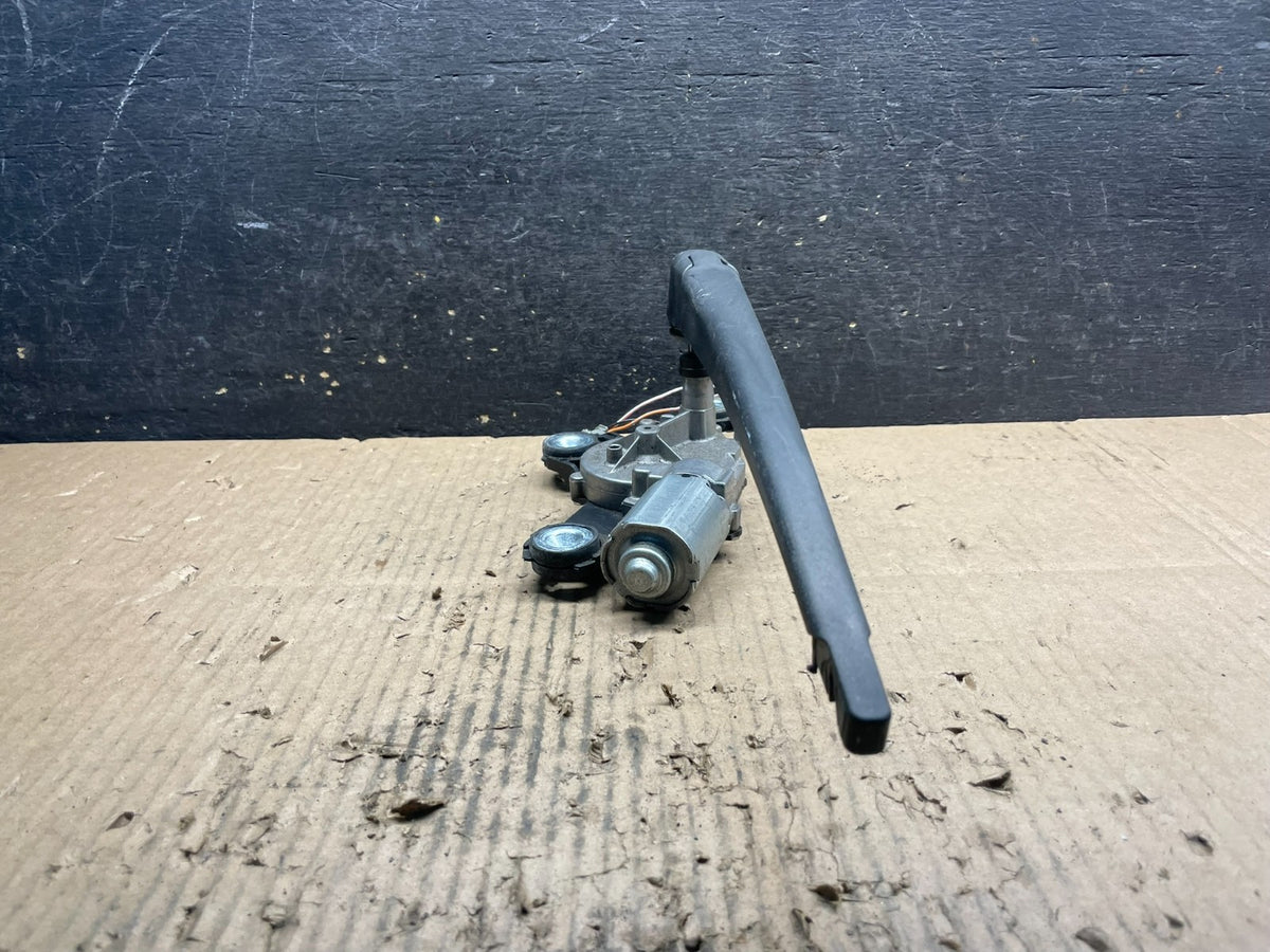 2004 to 2009 Mazda 3 Windshield Rear Wiper Motor U9551 DG4