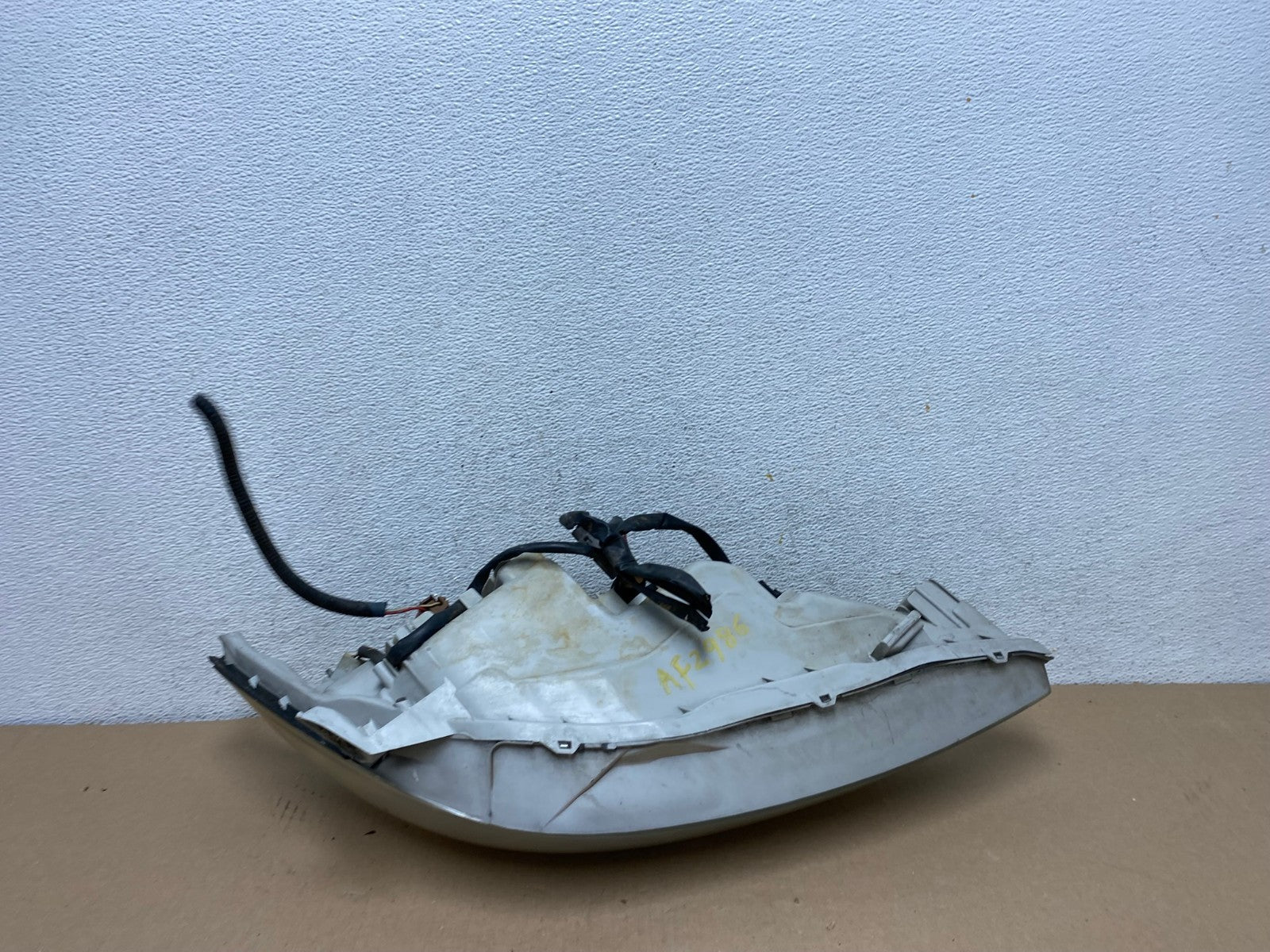 2005 to 2006 Toyota Camry Left Driver LH Halogen Headlight AF2986 LK9