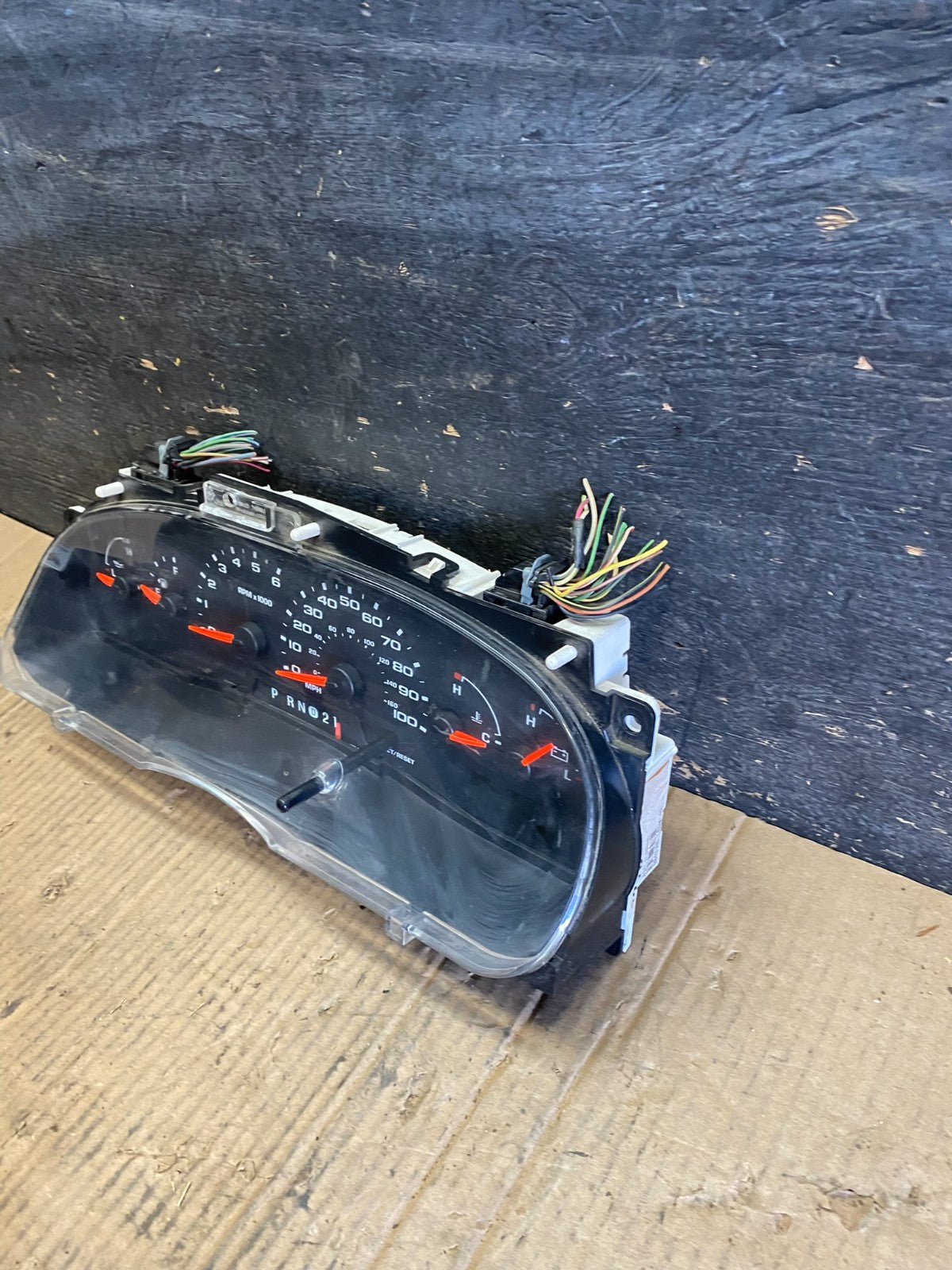 2006 Ford E350 Gauge Speedometer Cluster OEM s8724 DG1