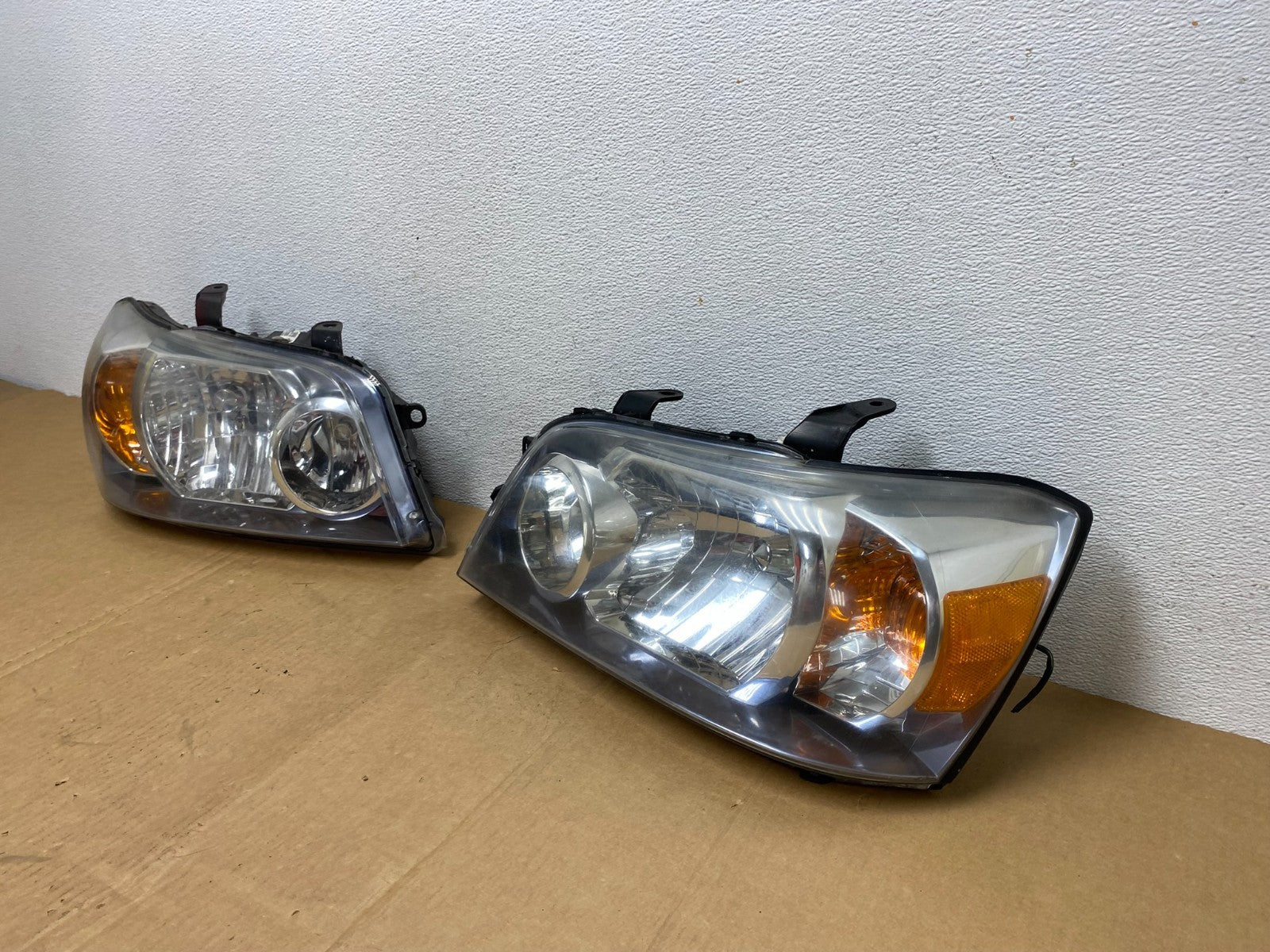 2004 2005 2006 Toyota Highlander Headlights Left+Right Side AC8425 DW1