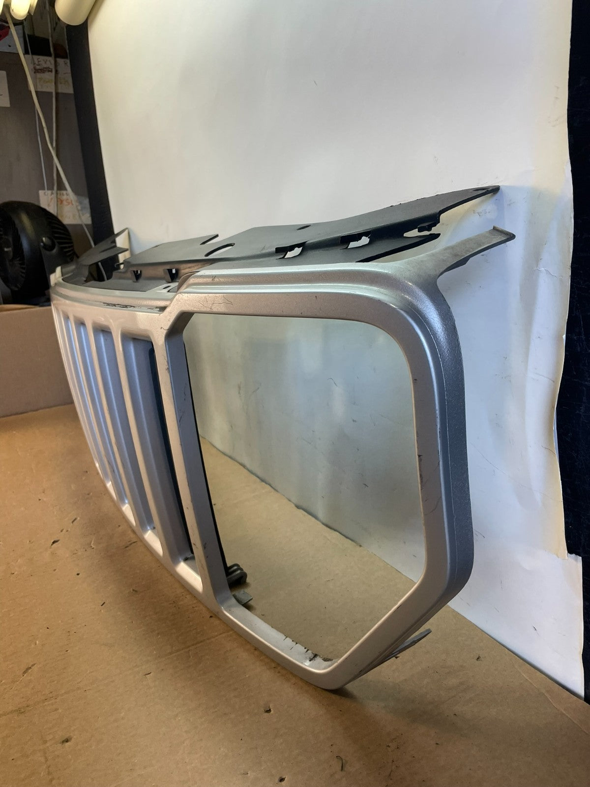 2008 2009 2010 2011 2012 Jeep Liberty Front Upper Grill Grille AH0374 DG1
