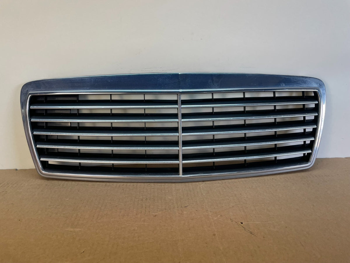 1996 to 1999 Mercedes Benz E320 Front Upper Grill Grill 2108880123 AH0029 DG0