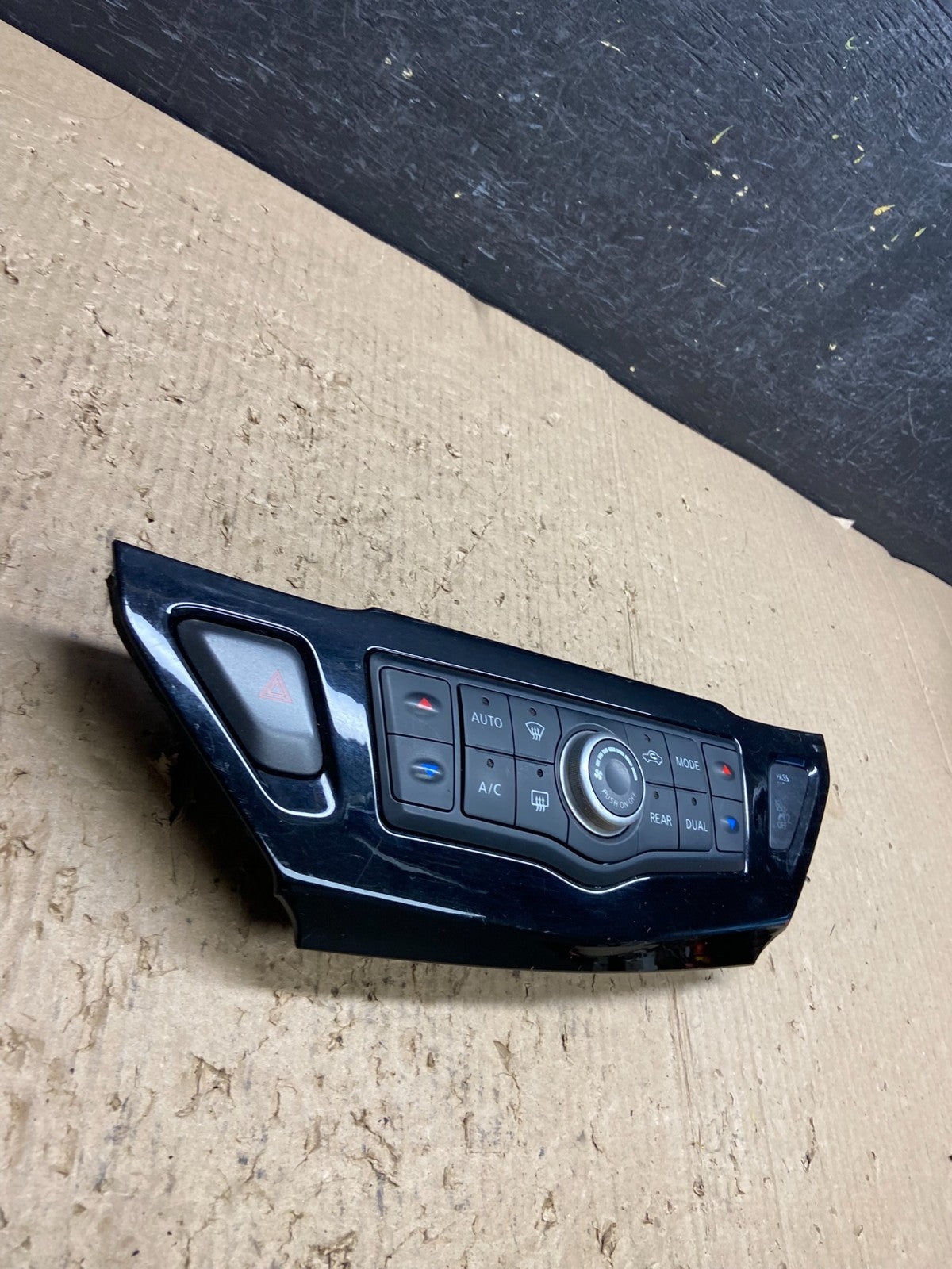 2013 to 2018 Nissan Pathfinder Radio Audio Climate Control AF1669 DG1