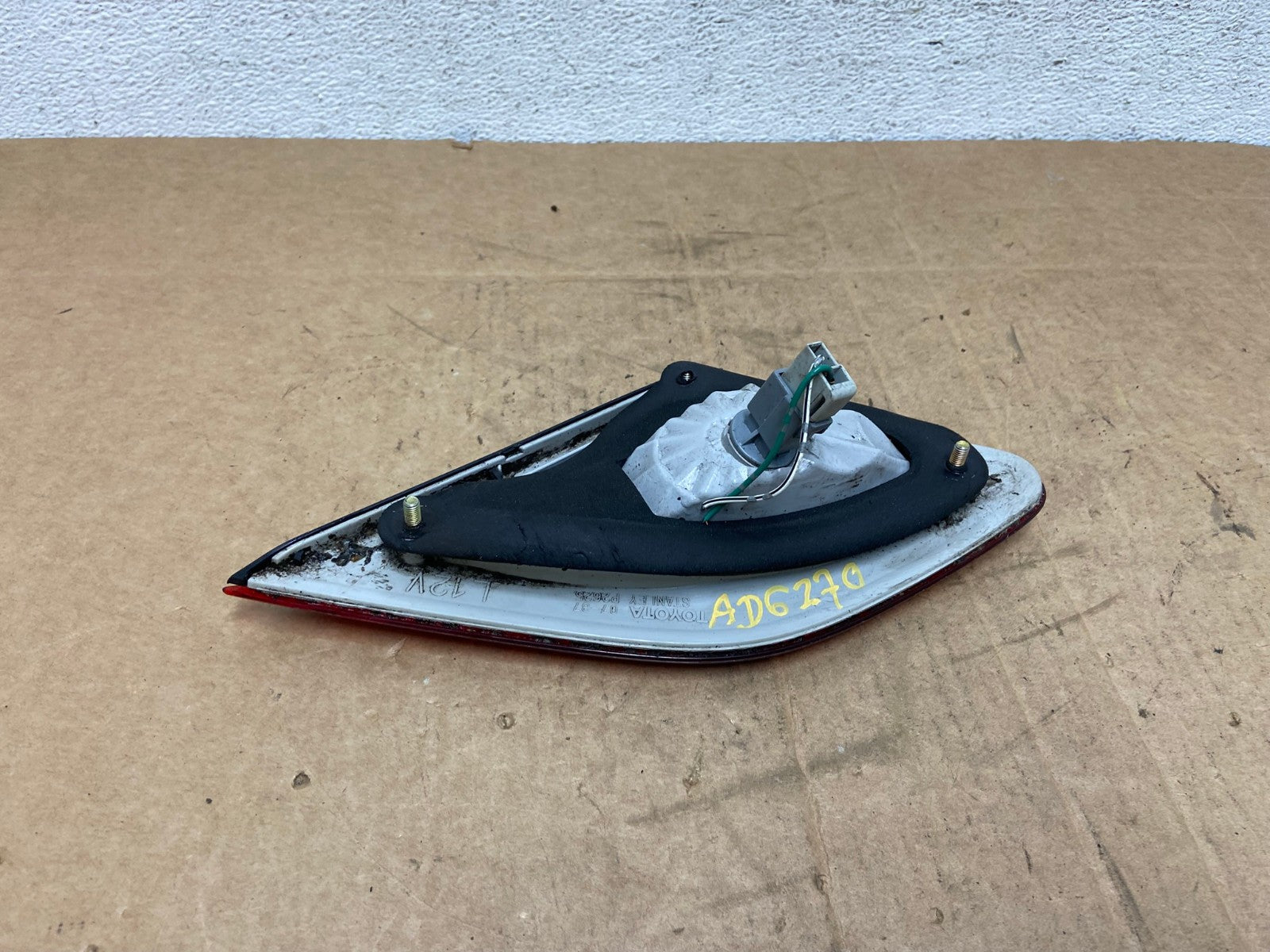 2003 to 2004 Toyota Avalon Left Driver LH Side Inner Tail Light AD6270 LK4
