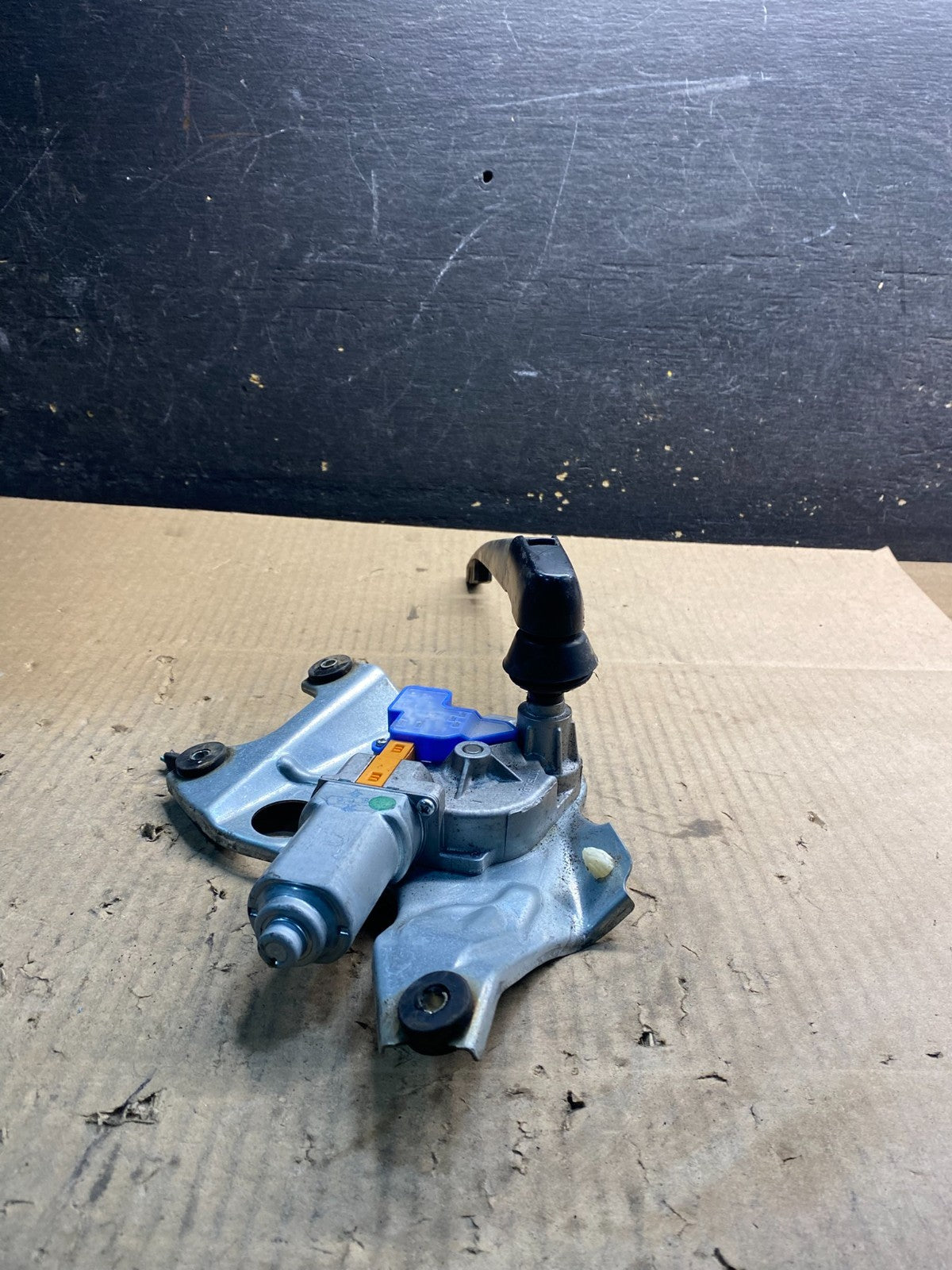 2010 to 2014 Subaru Legacy Outback Rear Wiper Motor Z4824 PS5