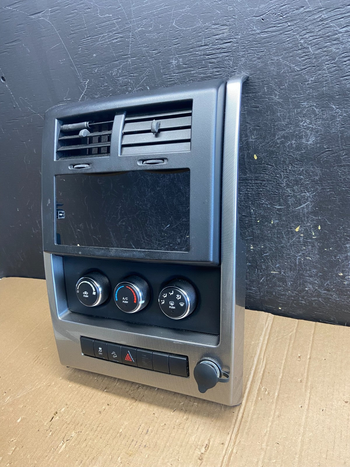 2008 to 2012 Jeep Liberty Dash Climate Temperature Control Radio Bezel ae3939 DG1