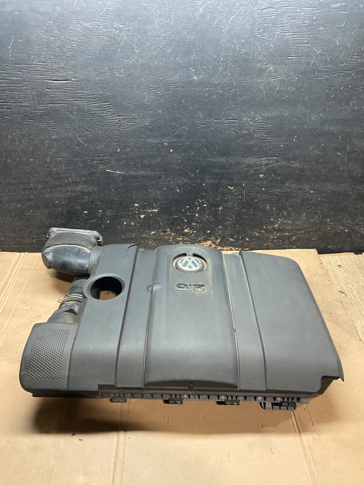 2005 to 2008 Volkswagen Jetta Beetle 2.5L Passat Engine Cover 07k129601j V9968 D1