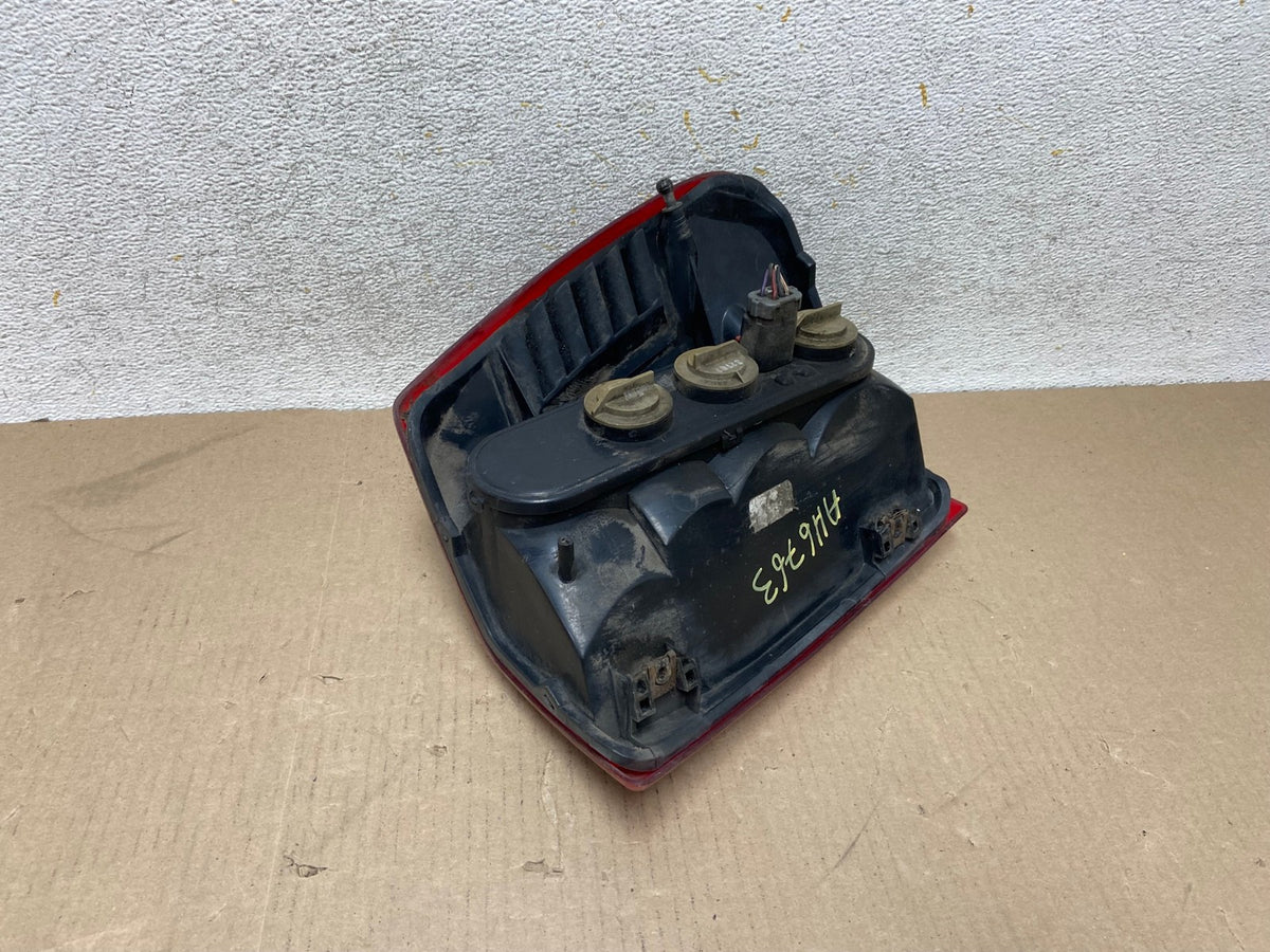 1999-2004 Jeep Grand Cherokee WJ Right Passenger Rh Tail Light AH6763 LK5