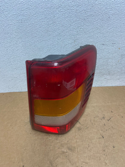 1999-2004 Jeep Grand Cherokee WJ Right Passenger Rh Tail Light AD4809 LK2